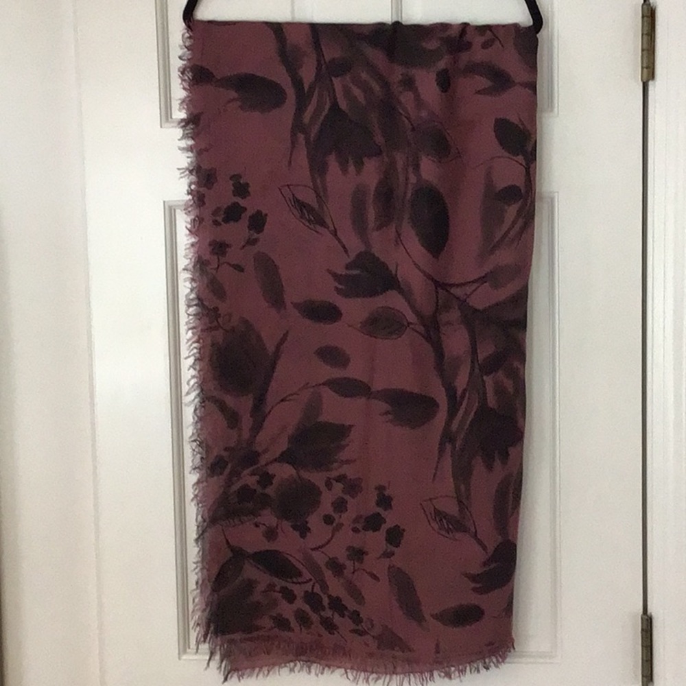 Floral Print Lightweight Scarf in Mauve and Black